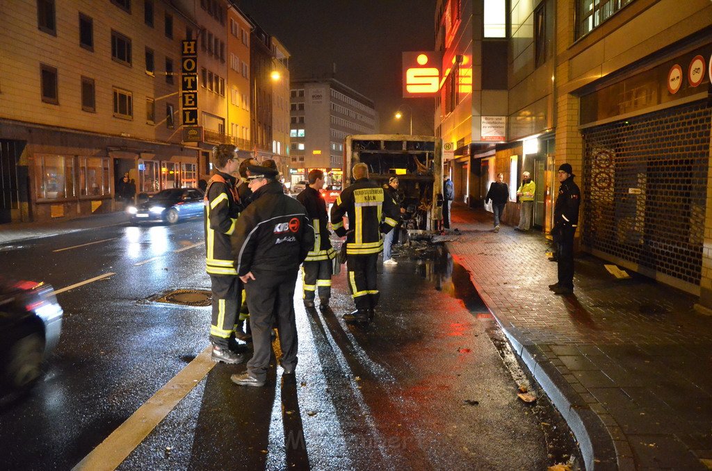 Stadtbus fing Feuer Koeln Muelheim Frankfurterstr Wiener Platz P115.JPG
